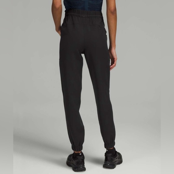Lululemon Relaxed Mid-Rise Cargo Pant - Picture 2 of 10